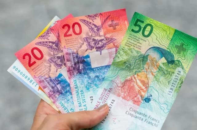 Ile zarabia hydraulik w Szwajcarii? Zaskakujące fakty o pensjach Ile zarabia hydraulik w Szwajcarii? Zaskakujące fakty o pensjach