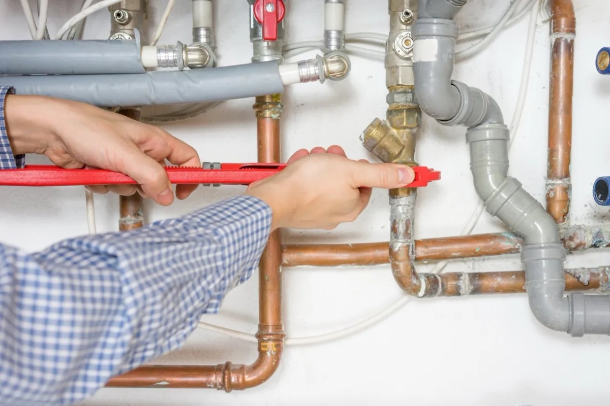Ile kosztuje rozprowadzenie hydrauliki w domu? Poznaj ukryte wydatki