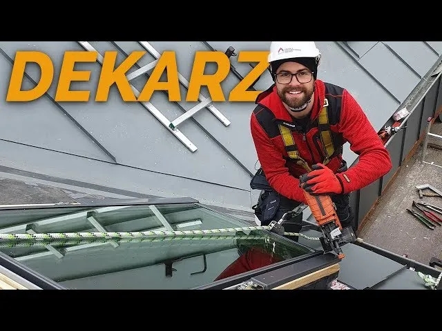 Ile zarabia pomocnik dekarza? Fakty, które musisz znać o wynagrodzeniu