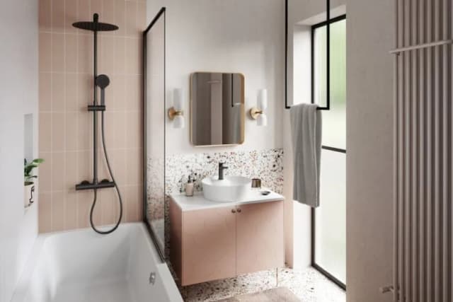 Jak zaprojektować małą łazienkę, aby maksymalnie wykorzystać przestrzeń